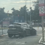 Motorista se confunde e invade entrada de supermercado pensando ser acesso à Rodovia Anchieta.